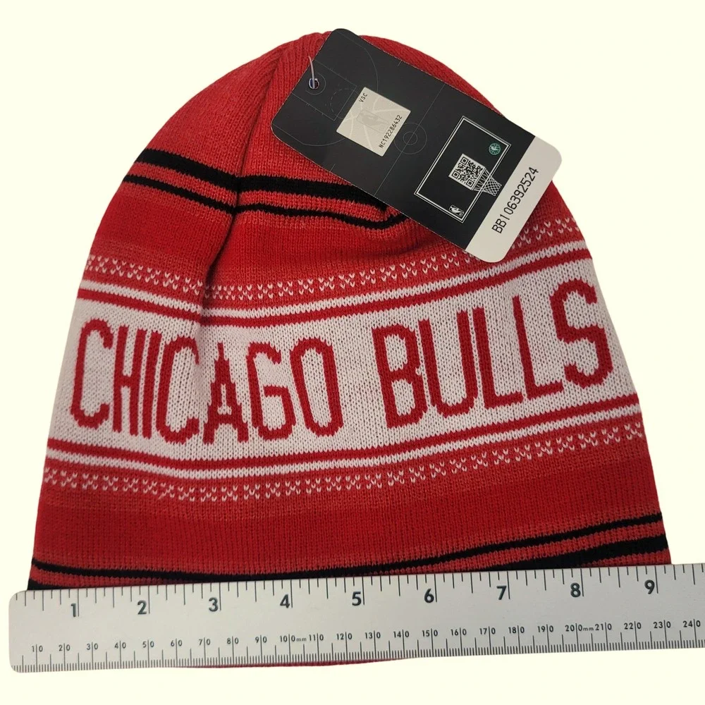 Chicago Bulls NBA‎ Knit Beanie Hat Red Black White Embroidered Logo NWT